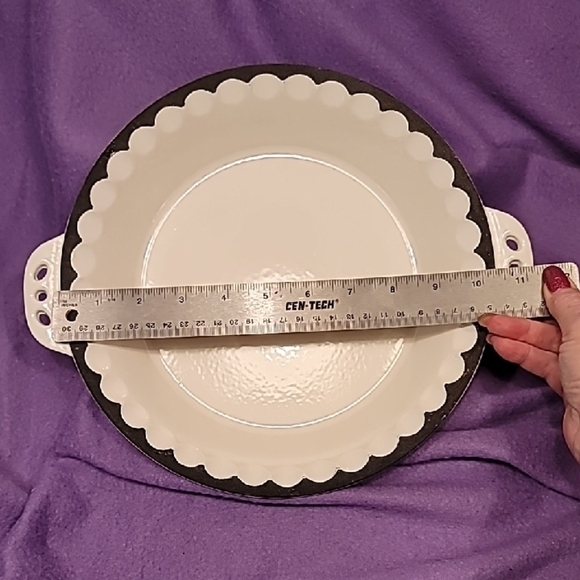 0704. Inspired Home ~ White Baked Enamel and Black Scalloped Pie/Quiche Dish ~ - Picture 5 of 8